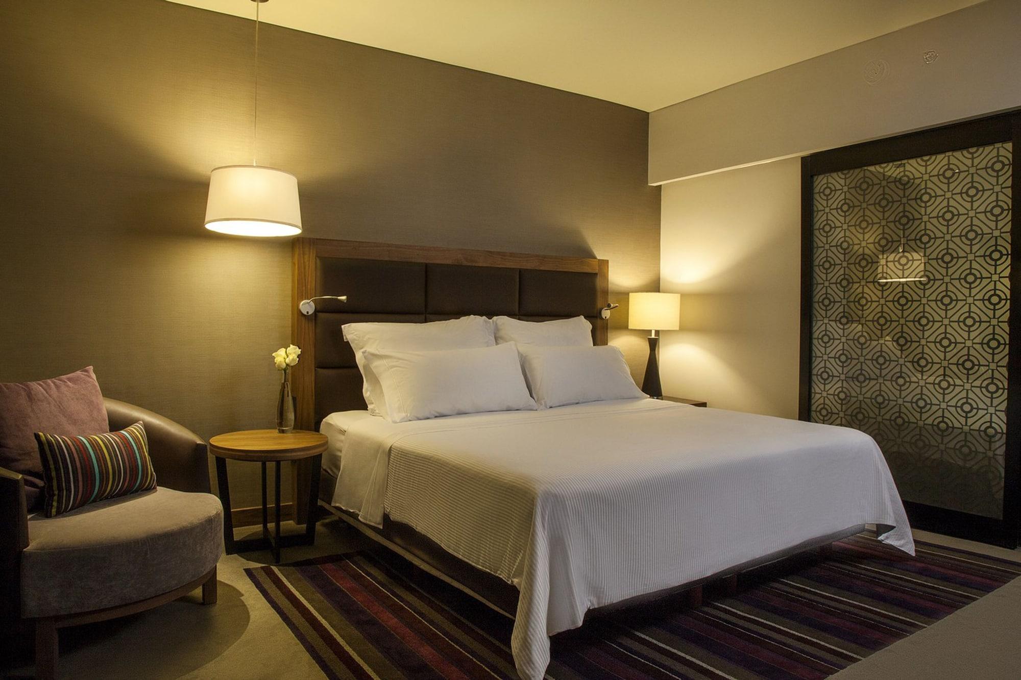 Fiesta Americana Monterrey Pabellon M. Eksteriør bilde A bedroom at the hotel