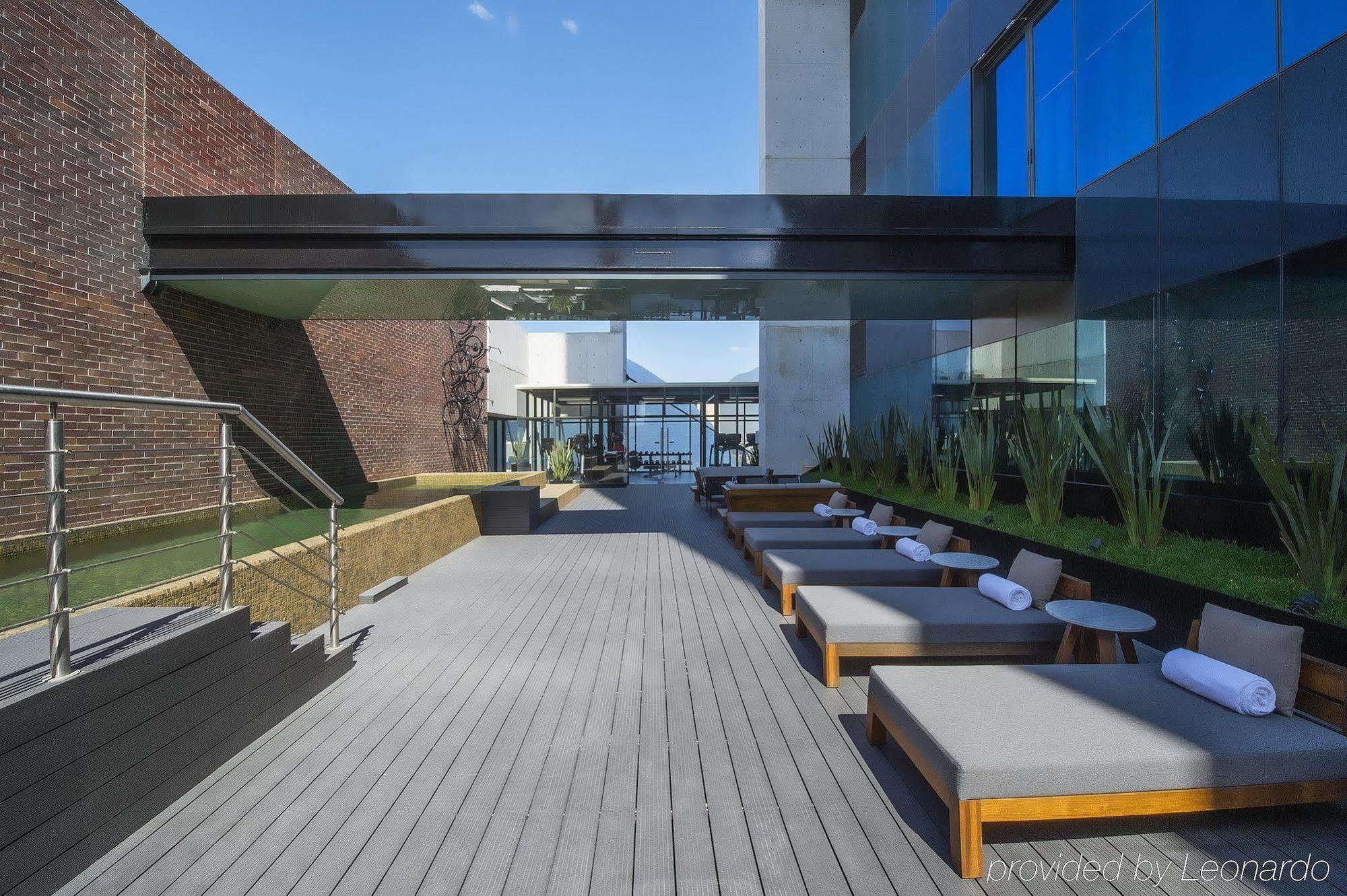 Fiesta Americana Monterrey Pabellon M. Eksteriør bilde The rooftop pool at the hotel